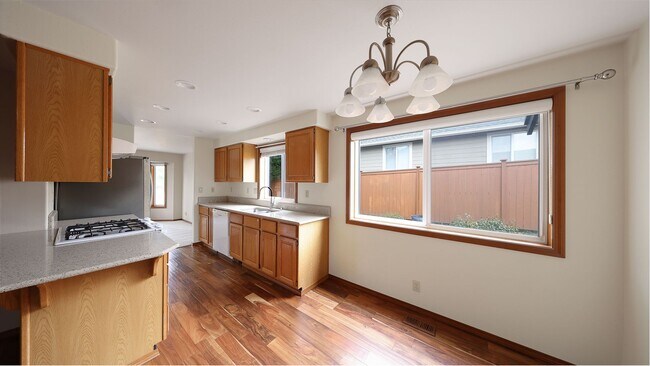 Foto del edificio - 3 Bed 2 Bath - No Pets - Gas furnace and A/C - NAS Whidbey