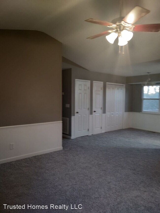 Foto del edificio - 3 br, 2 bath House - 4830 Angel Blvd