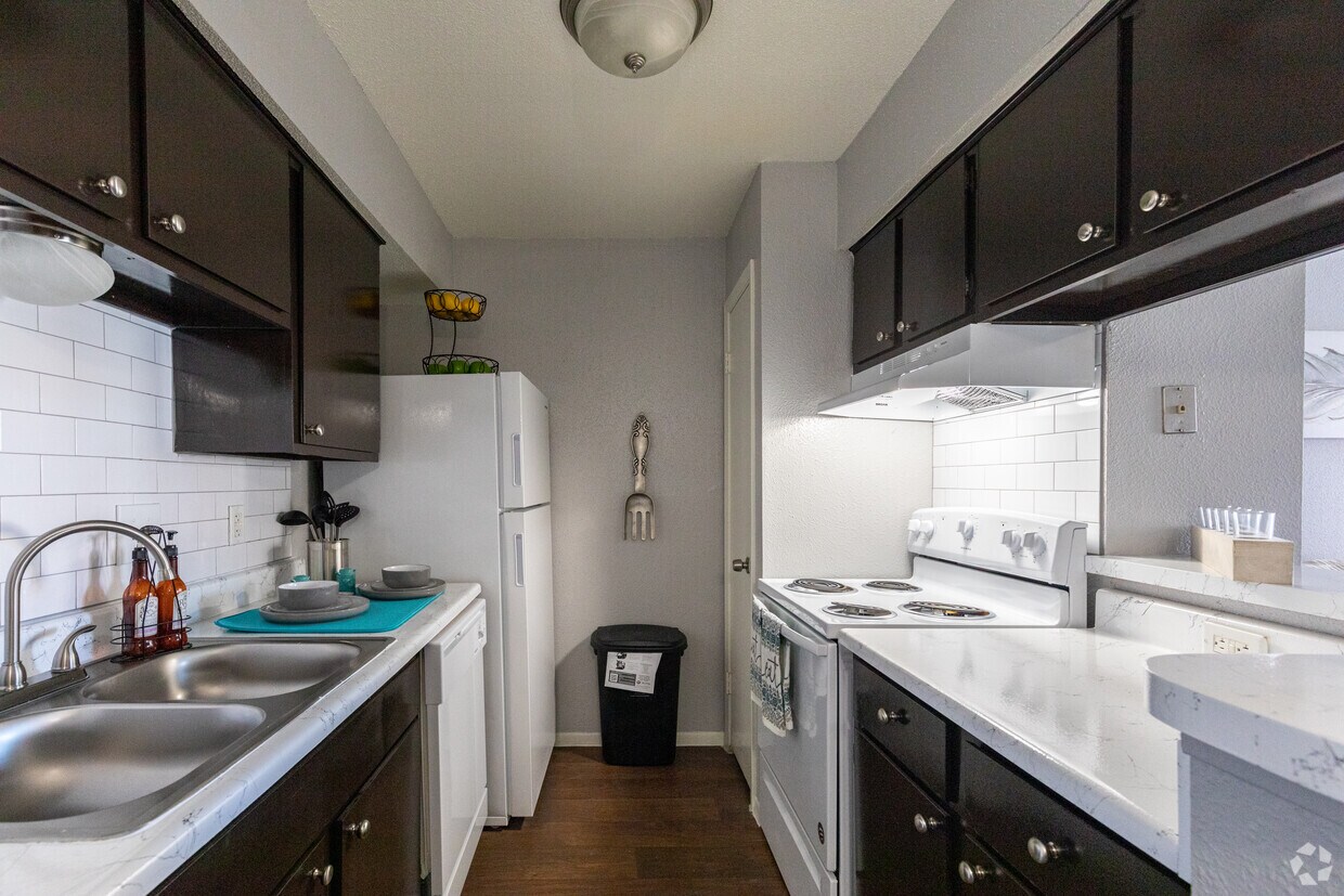 Summervale Apartments 9221 Pagewood Ln Houston, TX