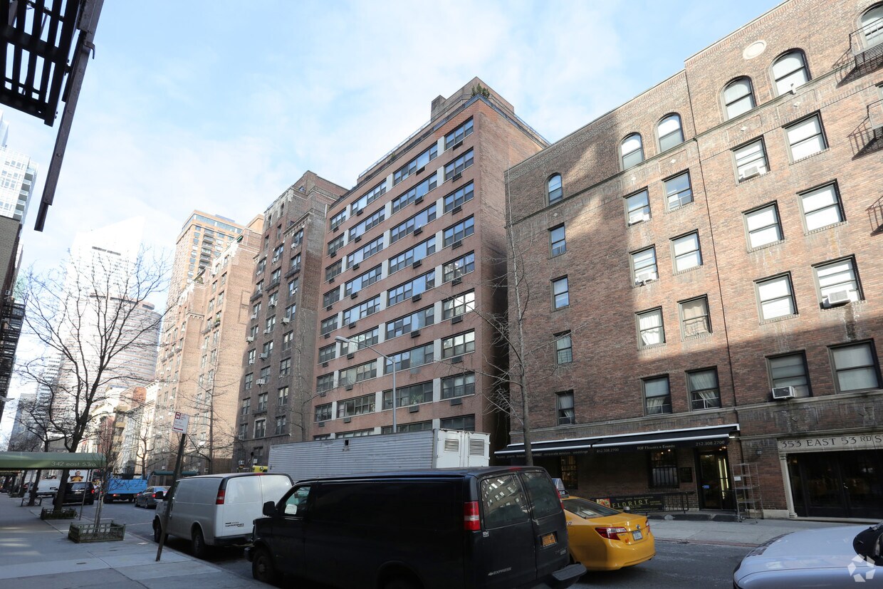 Primary Photo - 351-357 E 53rd St