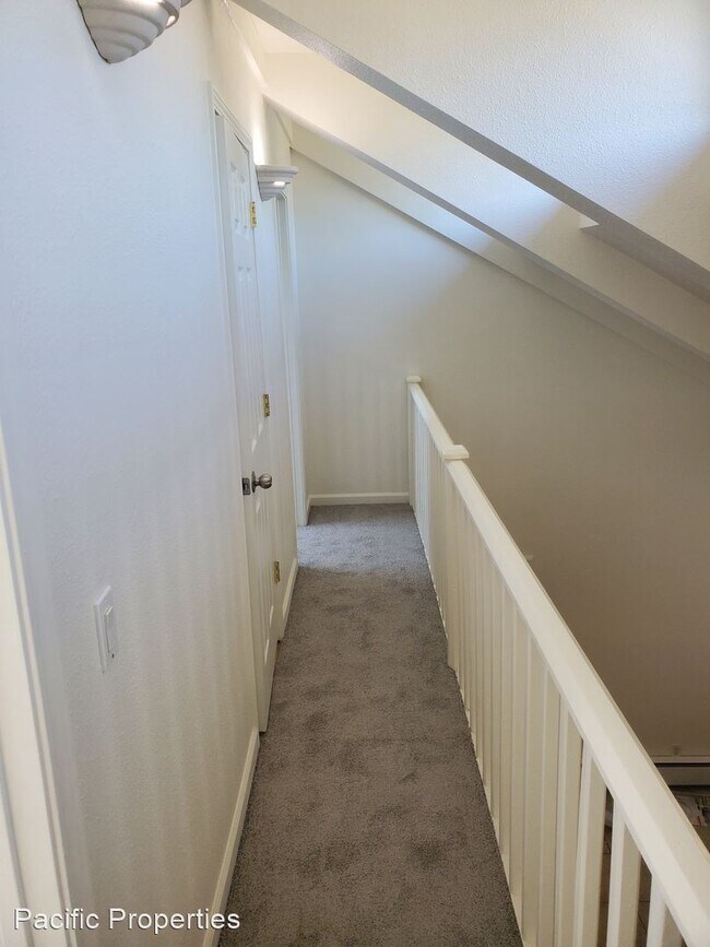 Building Photo - 2 br, 1.5 bath House - 771 East Cotati Ave...