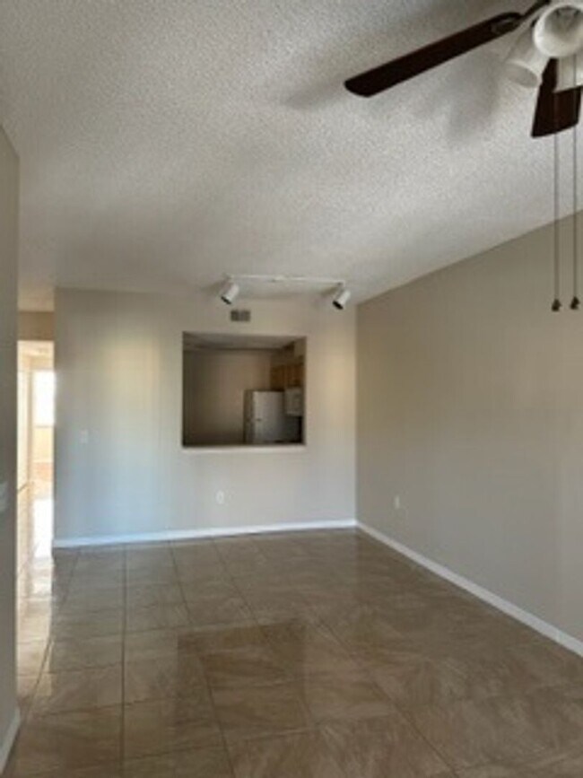 Foto del edificio - 3 Bed 2 Bath Condo in Orlando For Rent