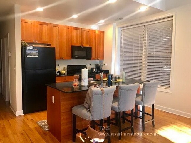 Photo - 2049 N Sheffield Ave Apartments