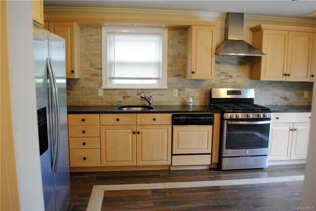Building Photo - 9 Brookside Ln