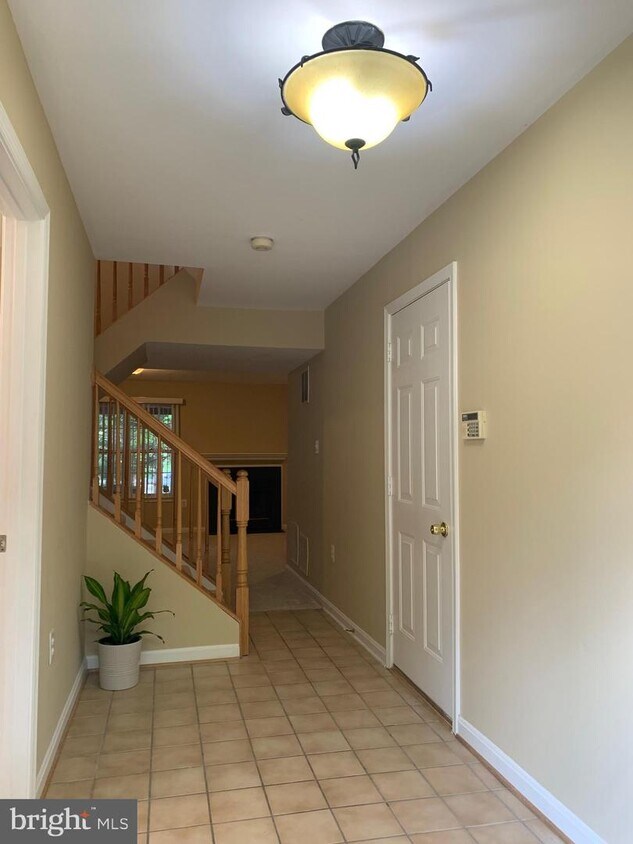 2810 Roesh Way, Vienna, VA 22181 Townhouse for Rent in Vienna, VA