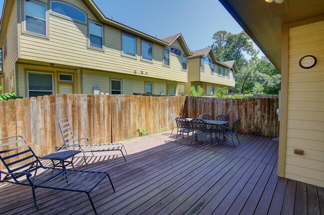 Foto del edificio - 11 Cheswood Manor Drive