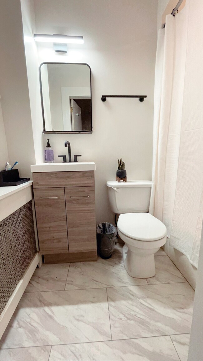 baño - 1037 Beech St