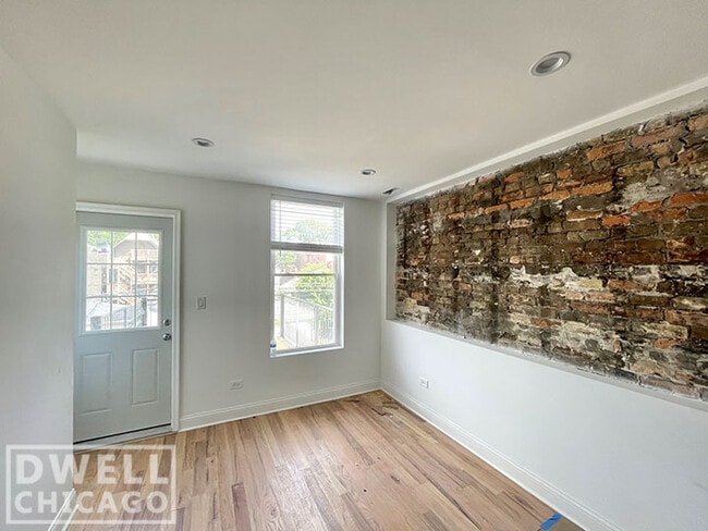 Building Photo - 1635 N Honore St