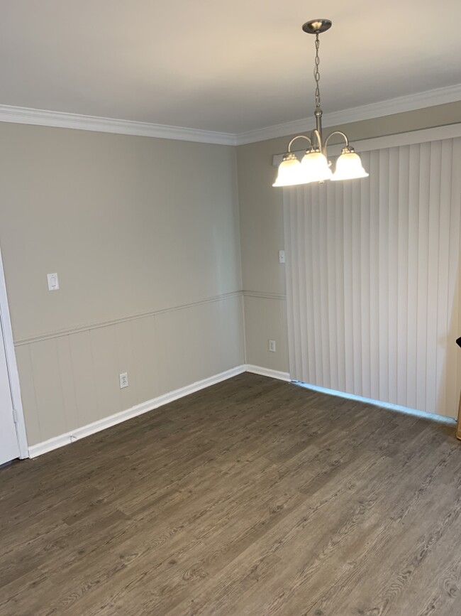 Building Photo - 3023 Sutton Dr