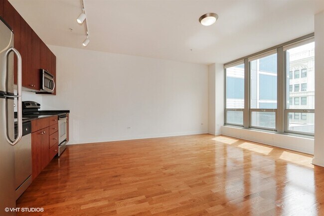 Foto del edificio - 565 W Quincy St