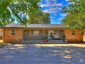 Building Photo - 820 Russell Cir