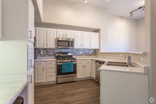 2HAB, 2BA - Renovado - 1,082 ft² - The Resort at University Park