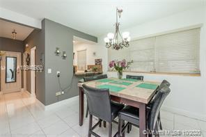 Building Photo - 4710 Pine Tree Dr