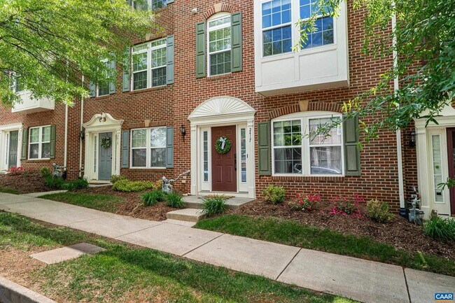 Building Photo - 2417 Abington Dr