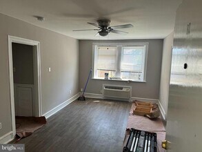 Building Photo - 6024 Larchwood Ave