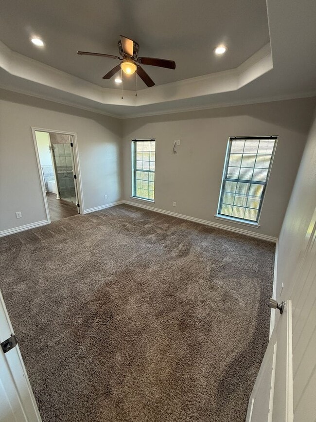 Building Photo - Modern 3-bed/2-bath!