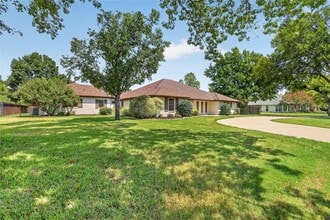 Building Photo - 1400 Emerald Cir