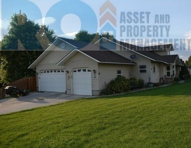 Building Photo - Charming 3-Bed 2-Bath House for Rent in We...