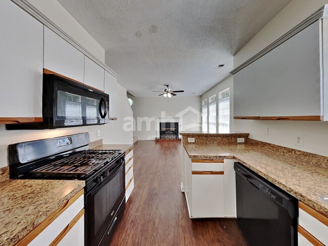 Foto del edificio - 1617 Oak Knoll Ln