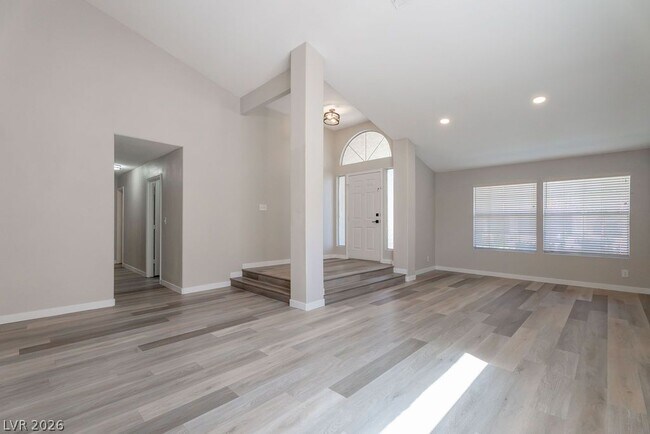 Building Photo - 1735 Navarre Ln