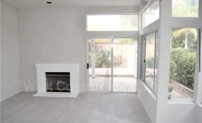 Foto del edificio - 27573 Dandelion Ct