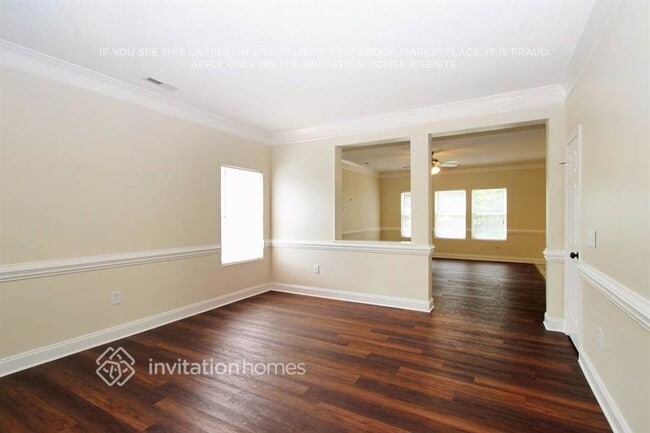 Foto del edificio - 14017 Riding Hill Ave