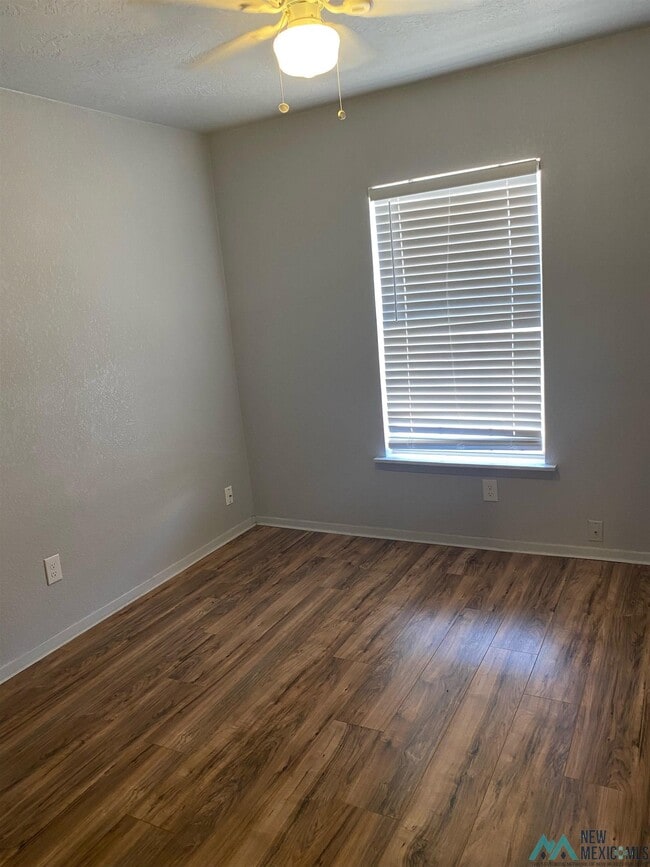 Foto del edificio - 908.5 Bullock Ct