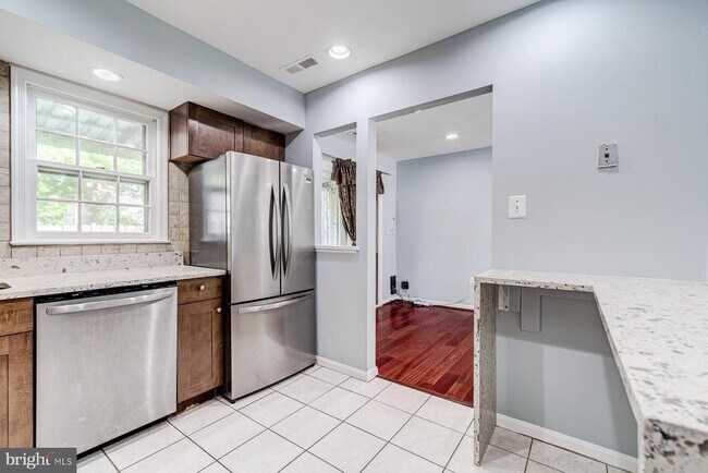 Building Photo - 9420 Packard Way