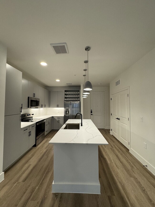 Building Photo - 3850 Double Oak Ave
