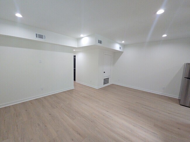 Building Photo - 8101 Venus St