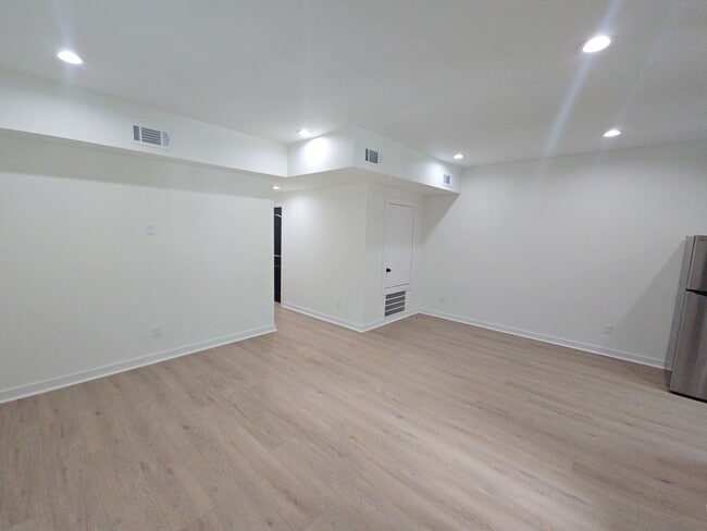 Photo - 8101 Venus St Apartment