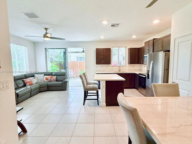 Foto del edificio - 2478 SE 10th St
