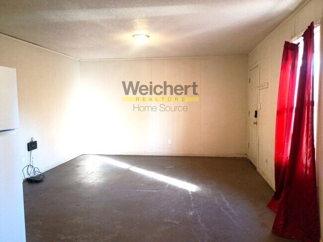 Building Photo - Budget-Friendly 2 Bedroom — Ready for Move-In