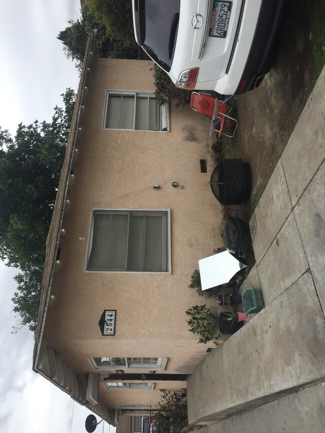 Building Photo - South Gate 4 Plex