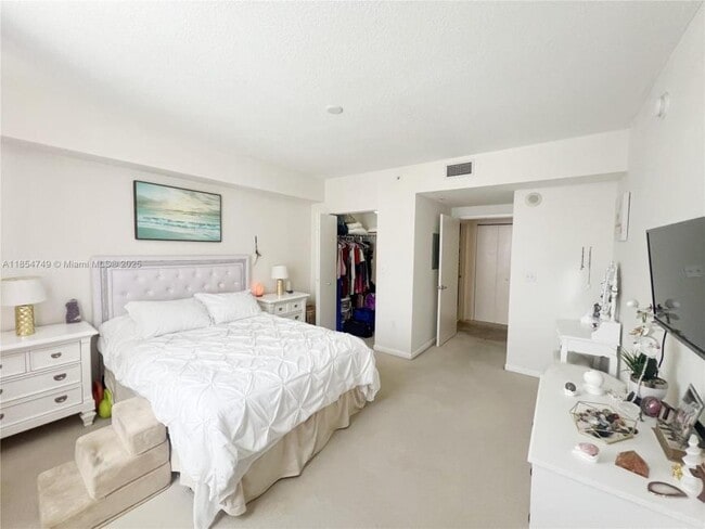 Building Photo - 1 bedroom in Aventura FL 33180