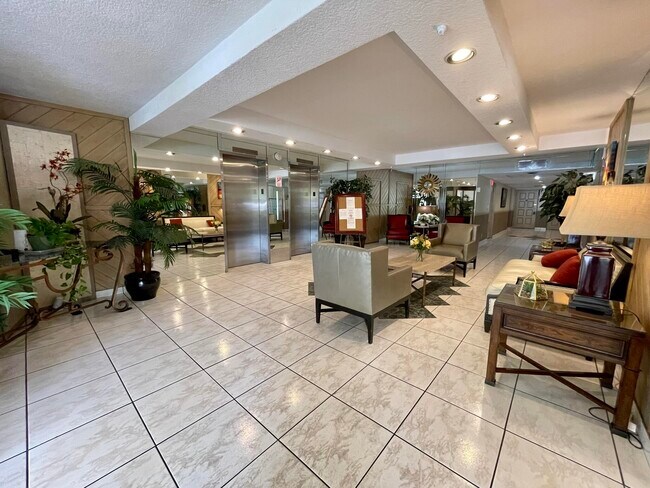 Building Photo - 3051 N Course Dr