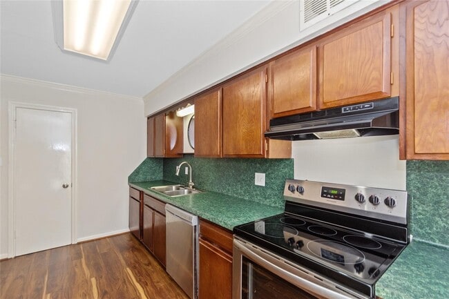 Building Photo - 2417 Jamestown Mal