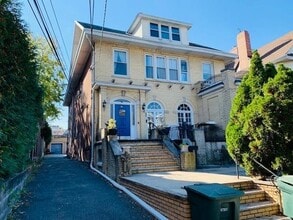 Building Photo - 86 W 34th St.