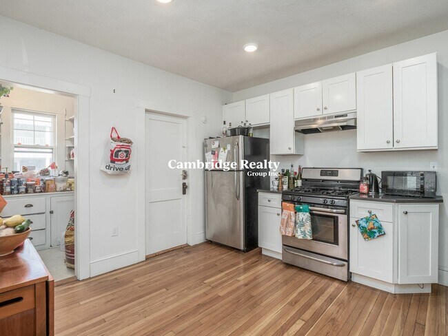 Building Photo - 99 2nd St