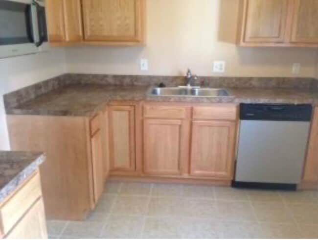 Building Photo - Charming 2 Bdrm/1.5 Bath Townhouse in South Hills