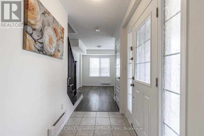 Building Photo - 555 Allport Gate