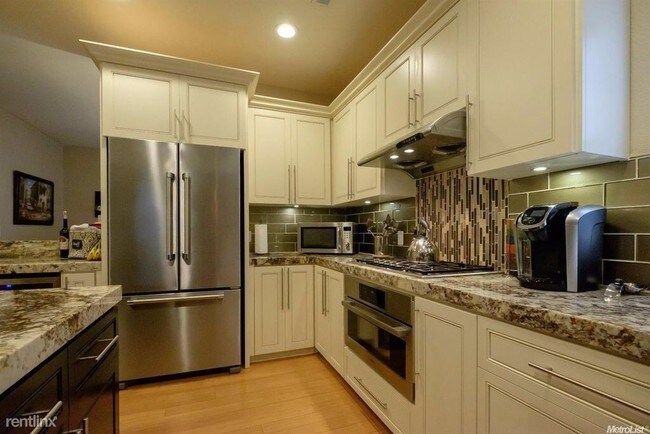Building Photo - 5 br, 3 bath House - 2102 Karen Alane Way