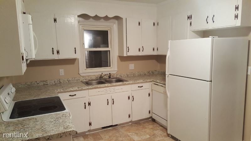 Primary Photo - 3 br, 1.5 bath House - 205 E Church St