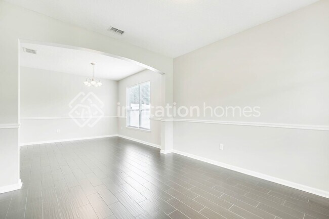 Building Photo - 3645 Old Village Dr