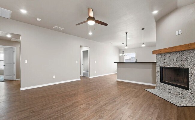 Foto del edificio - Available Now