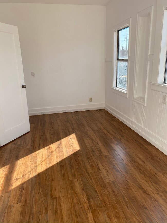 Foto del edificio - 461 W 10th St