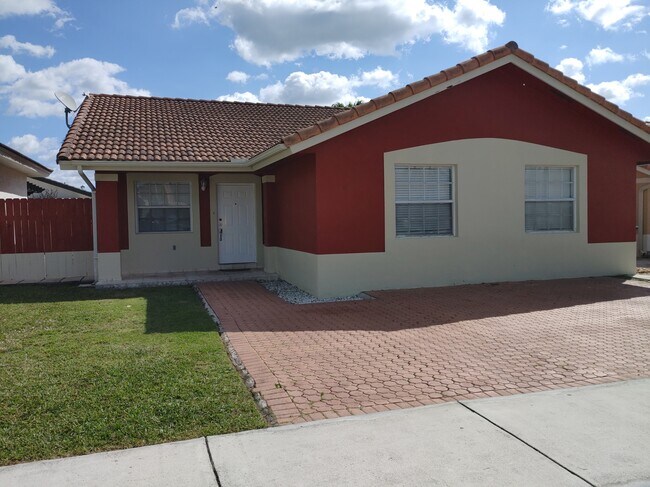 Building Photo - 1137 NW 128th Pl