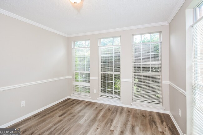Foto del edificio - 492 Crestwood Ct