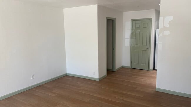 Building Photo - 18 E Ridgecrest Dr