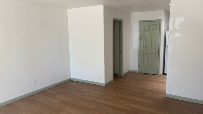 Foto del edificio - 18 E Ridgecrest Dr
